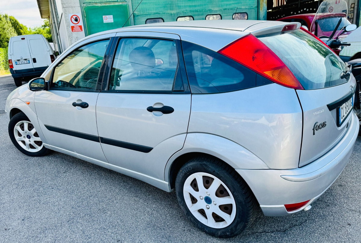 Ford Focus 1.8 TDCi (100CV) cat 5p. Zetec (6)