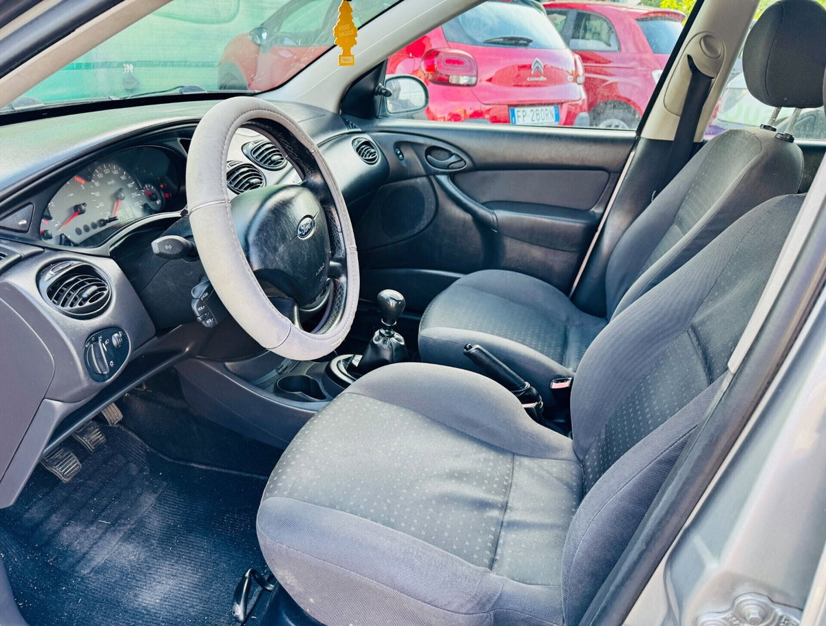 Ford Focus 1.8 TDCi (100CV) cat 5p. Zetec (9)