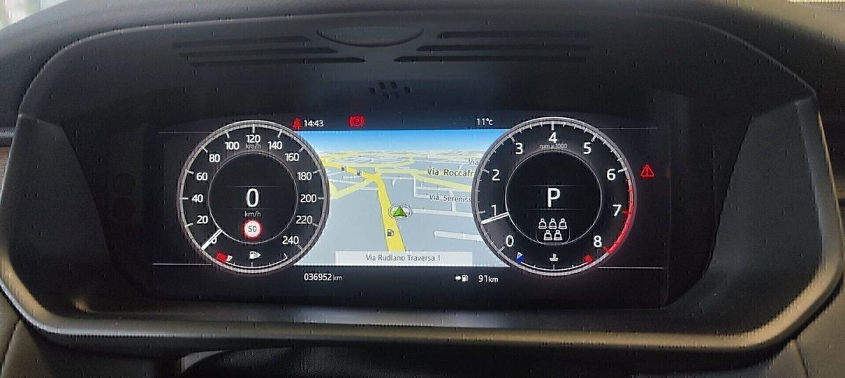 Land Rover Discovery 2.0 Si4 300 CV HSE Luxury (17)