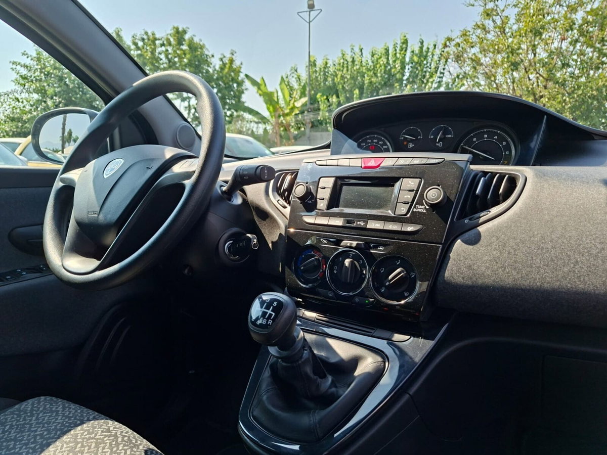 Lancia Ypsilon 1.0 FireFly 5 porte S&S Hybrid Gold Plus (14)
