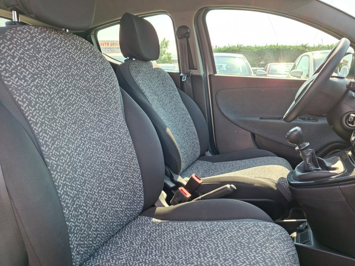 Lancia Ypsilon 1.0 FireFly 5 porte S&S Hybrid Gold Plus (19)