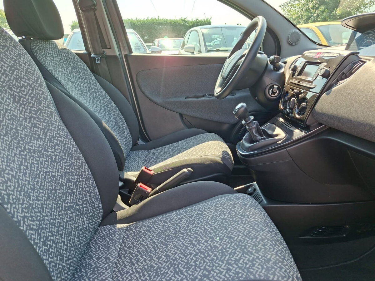 Lancia Ypsilon 1.0 FireFly 5 porte S&S Hybrid Gold Plus (20)