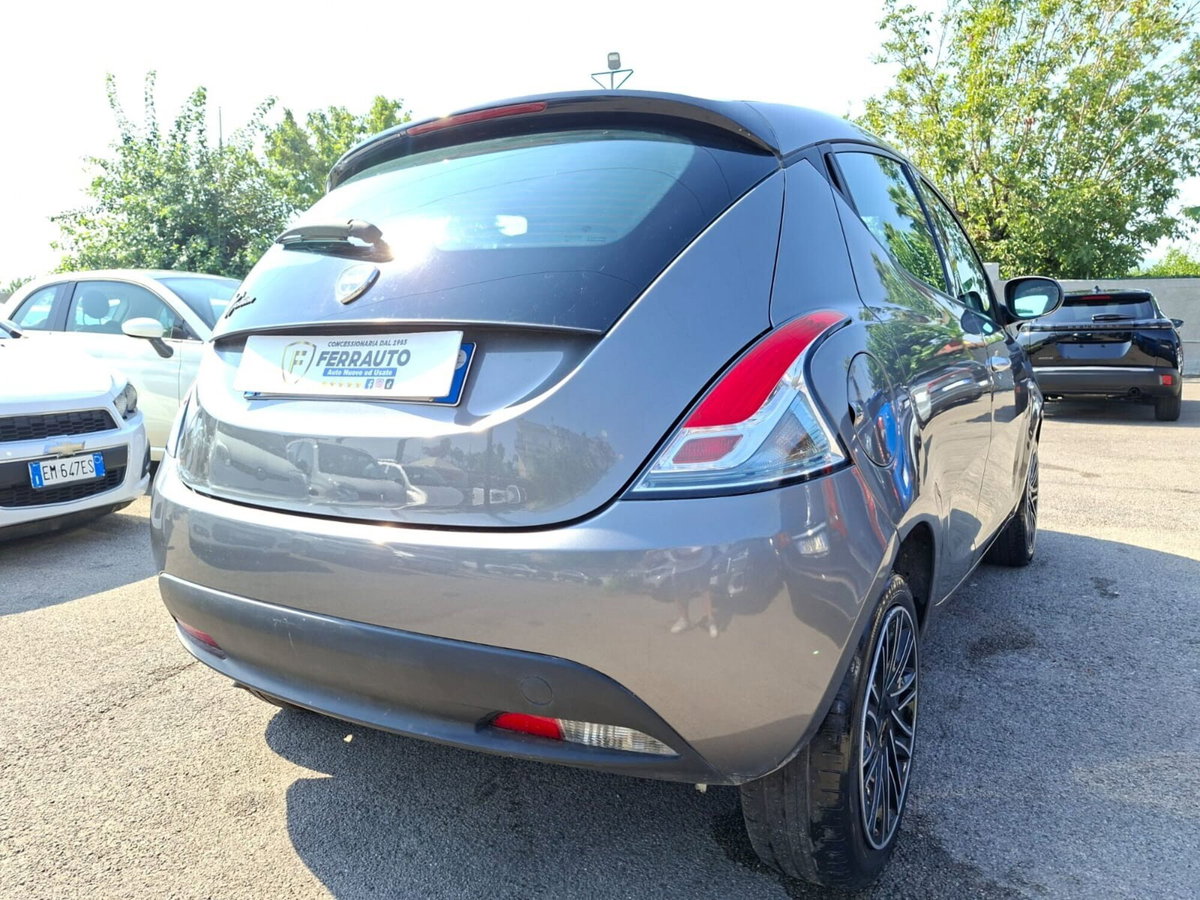 Lancia Ypsilon 1.0 FireFly 5 porte S&S Hybrid Gold Plus (7)