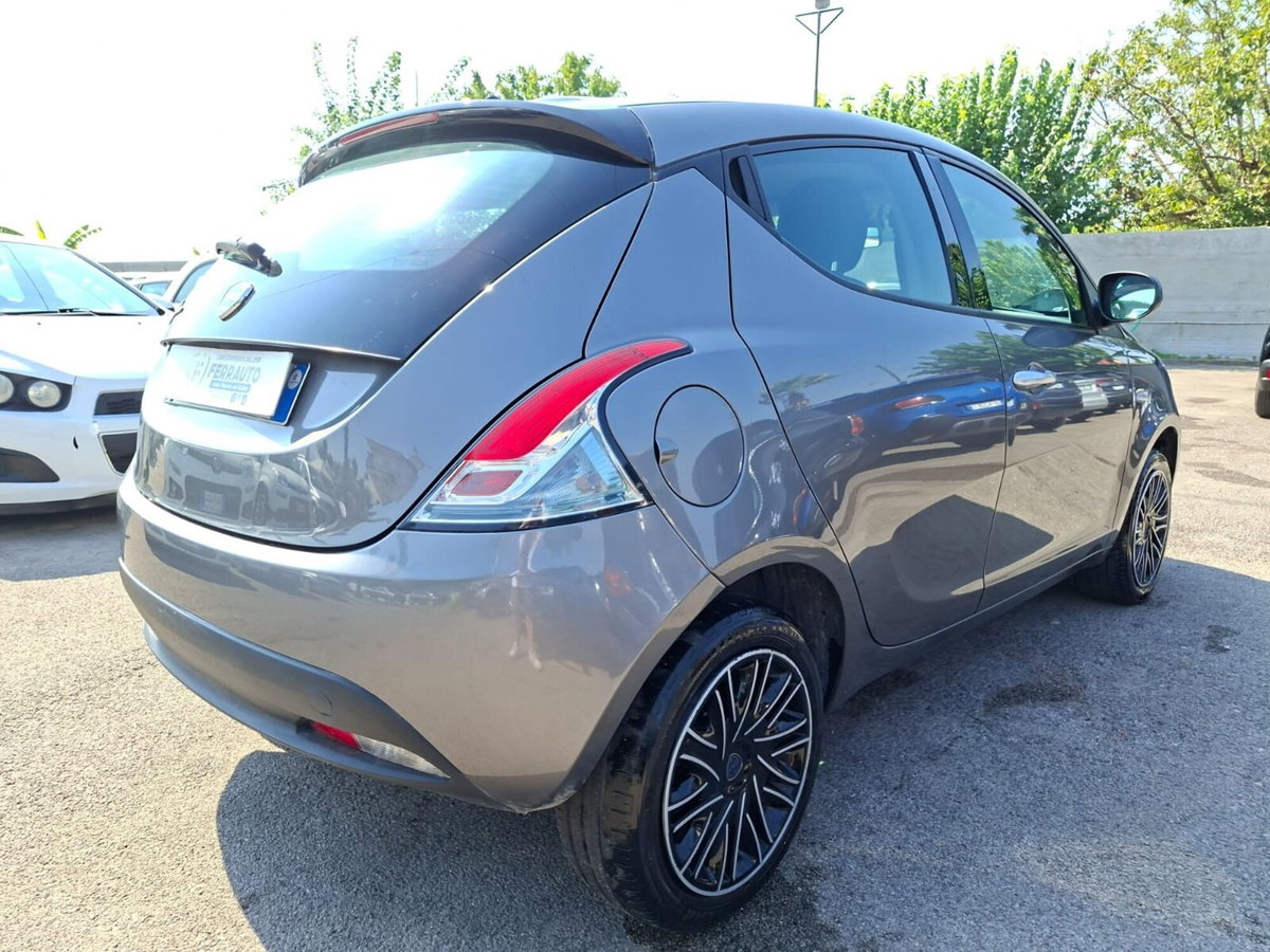 Lancia Ypsilon 1.0 FireFly 5 porte S&S Hybrid Gold Plus (8)