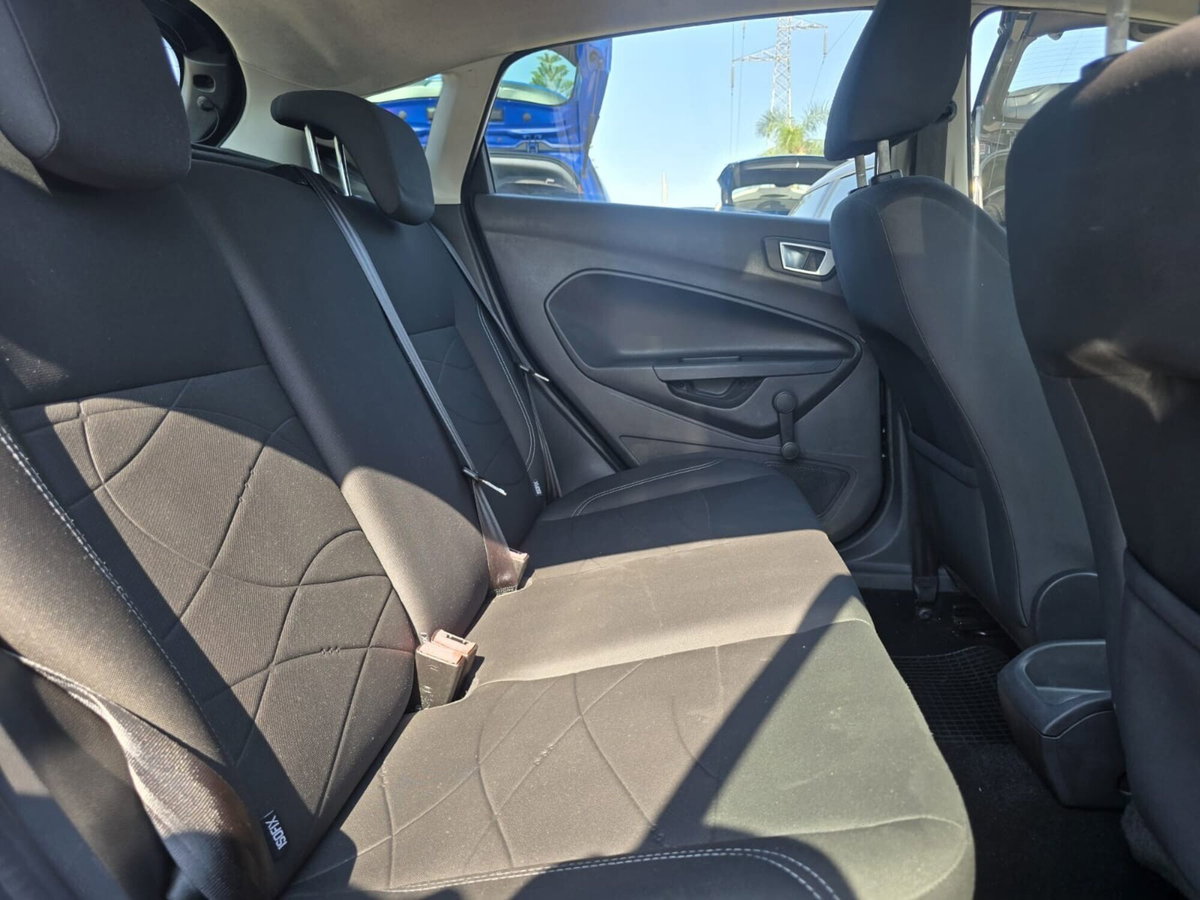 Ford Fiesta 1.4 5p. Bz.- GPL Titanium (18)