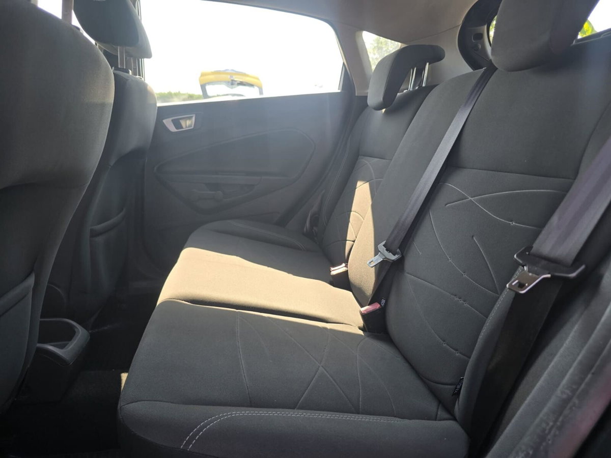 Ford Fiesta 1.4 5p. Bz.- GPL Titanium (19)