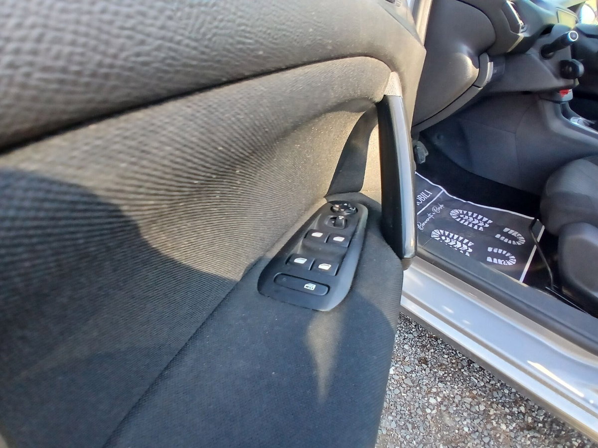 Peugeot 308 BlueHDi 120 S&S Business (16)