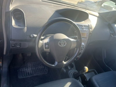 Toyota Yaris 1.0 5 porte (3)