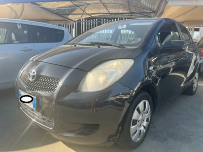 Toyota Yaris 1.0 5 porte (4)