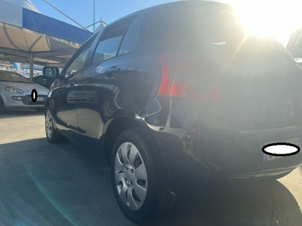 Toyota Yaris 1.0 5 porte (5)