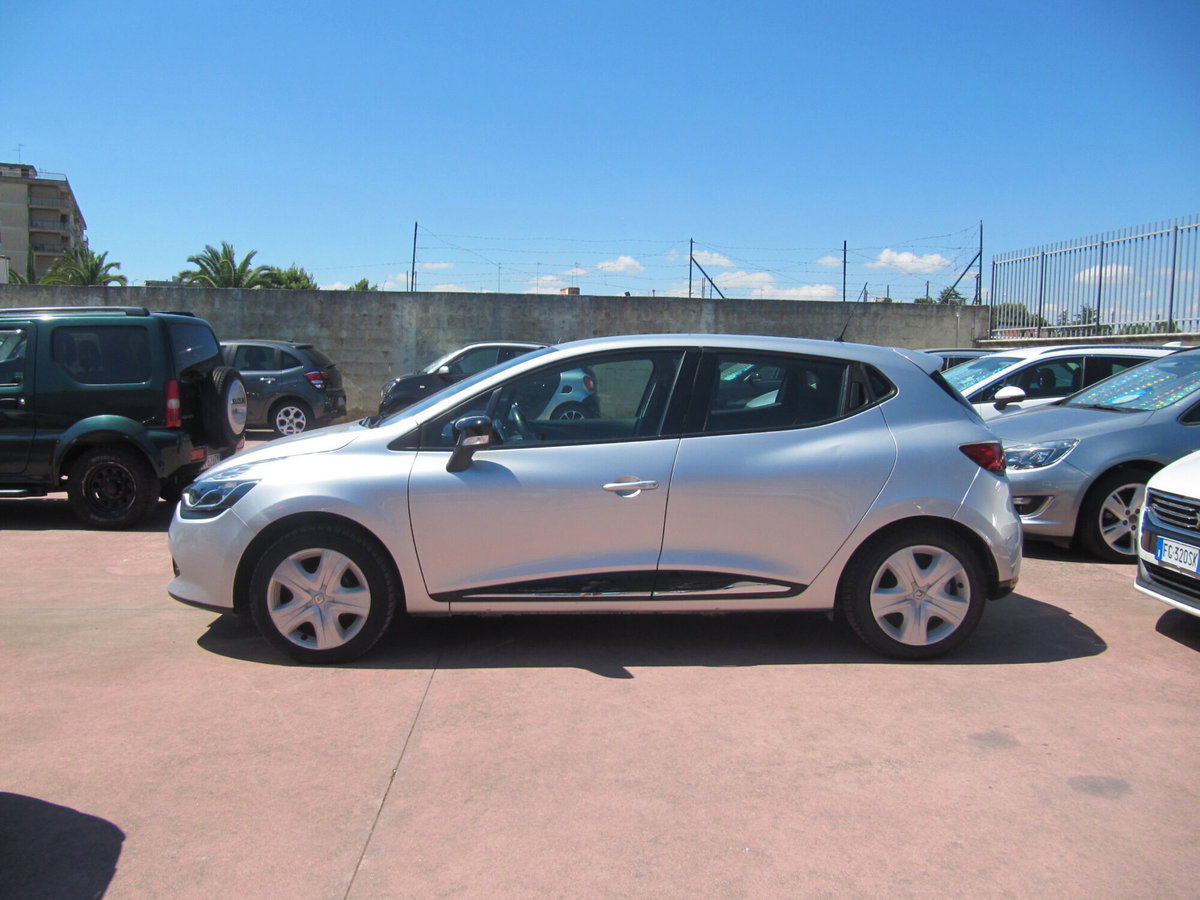 Renault Clio 1.2 75CV 5 porte Live (2)