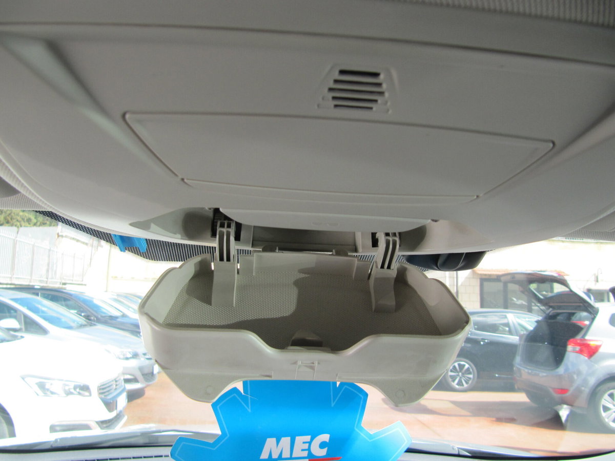 Ford Kuga 1.5 TDCI 120 CV S&S 2WD Titanium Business (12)