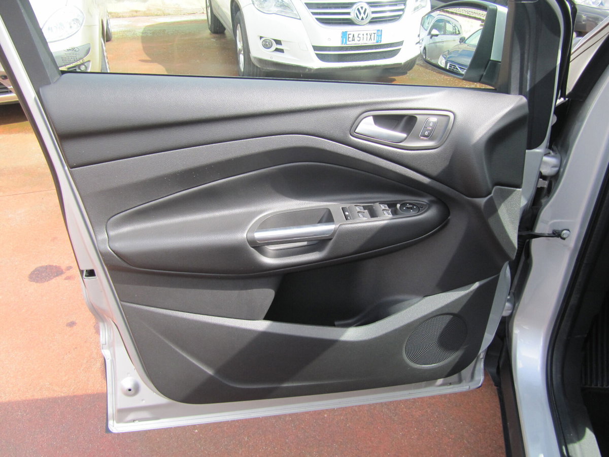Ford Kuga 1.5 TDCI 120 CV S&S 2WD Titanium Business (8)