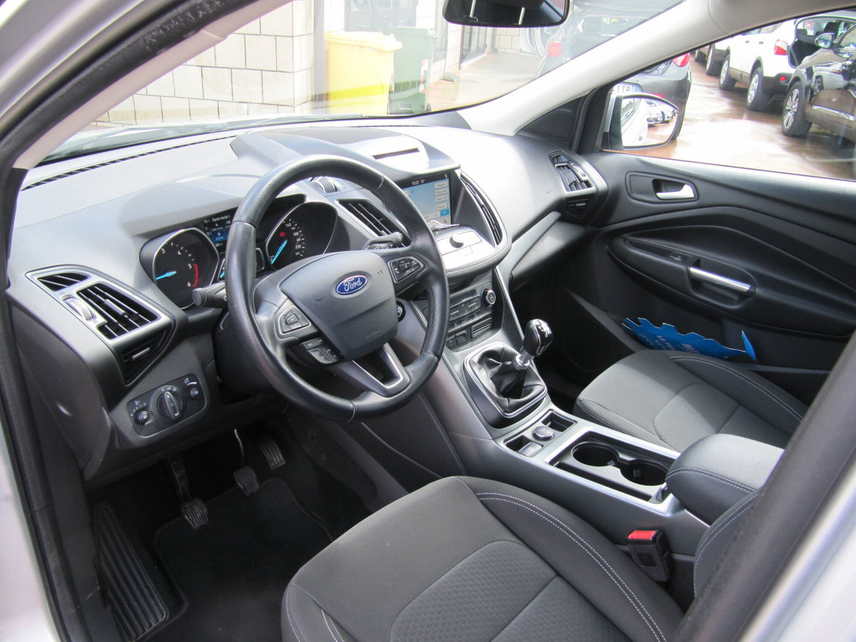 Ford Kuga 1.5 TDCI 120 CV S&S 2WD Titanium Business (9)