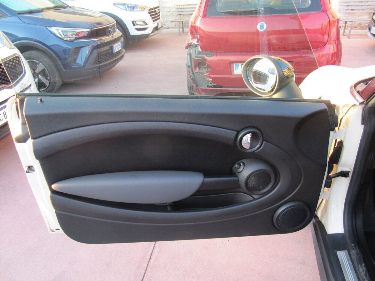 MINI Mini 1.6 16V Cooper D (13)
