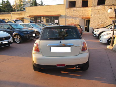 MINI Mini 1.6 16V Cooper D (4)