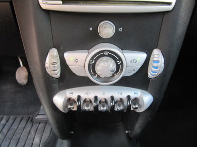 MINI Mini 1.6 16V Cooper D (8)