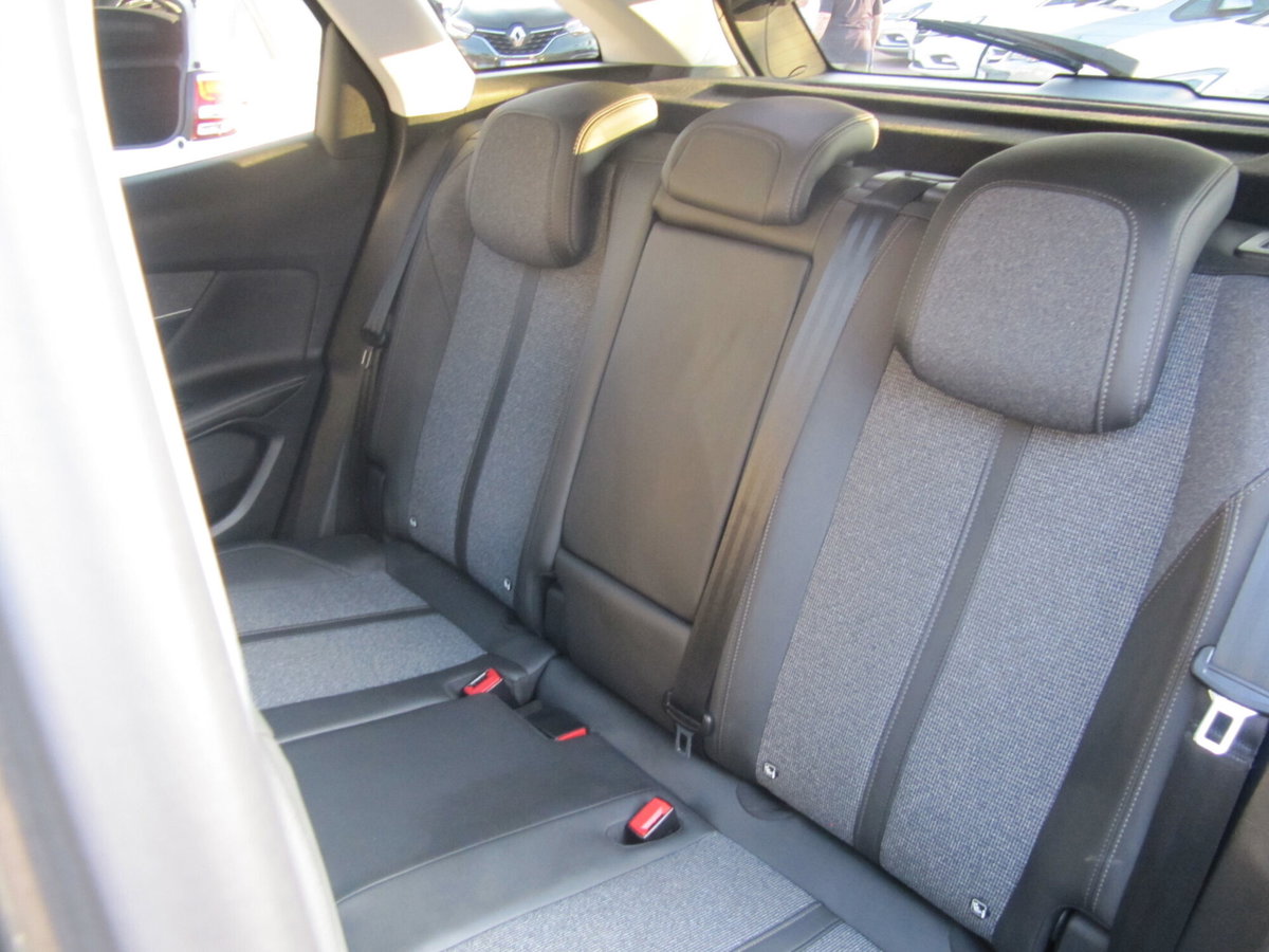 Peugeot 3008 BlueHDi 130 S&S EAT8 Allure Pack (18)
