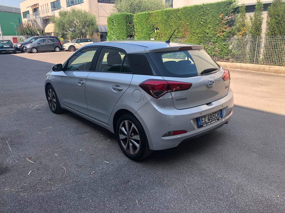 Hyundai i20 1.1 CRDi 12V 5 porte Style (4)