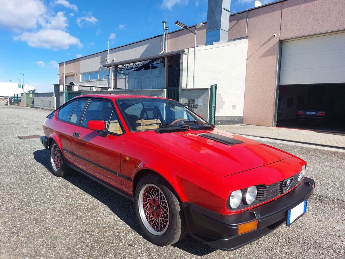 Alfa Romeo Alfetta GTV 6 2.5i (2)
