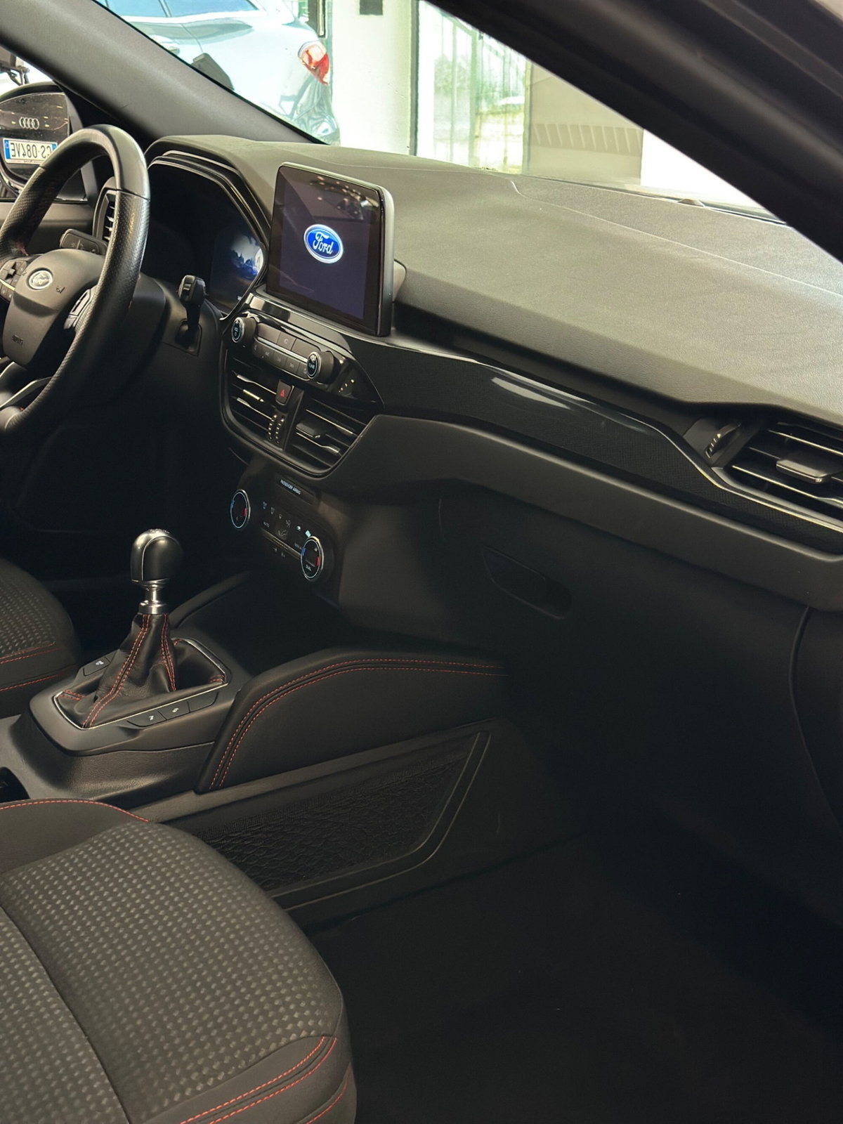 Ford Kuga 2.0 EcoBlue Hybrid 150 CV 2WD ST-Line X (11)