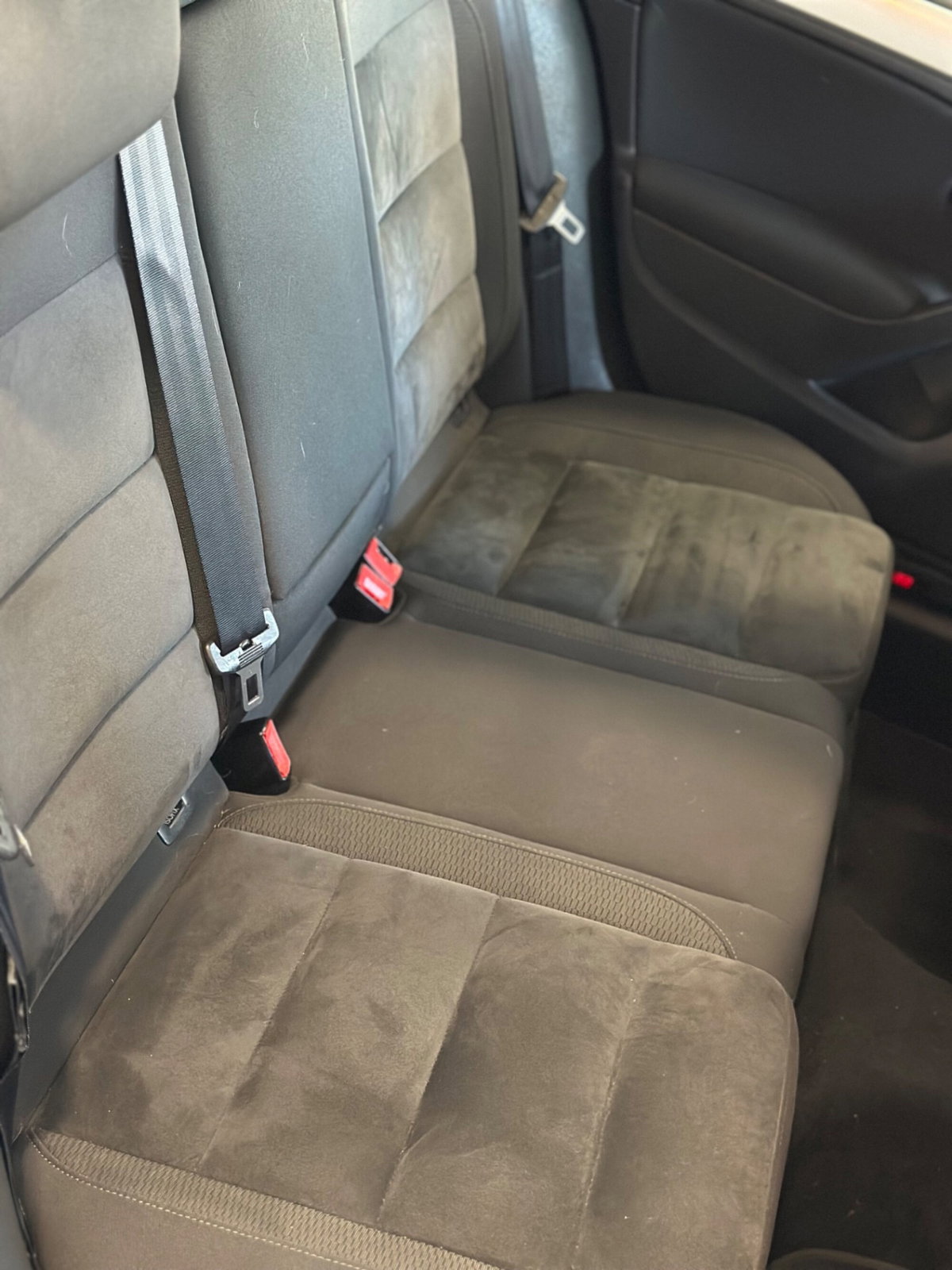 Volkswagen Golf 1.6 TDI DPF 5p. Highline (10)