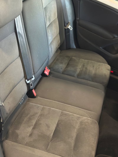 Volkswagen Golf 1.6 TDI DPF 5p. Highline (10)