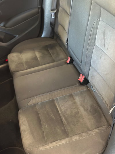 Volkswagen Golf 1.6 TDI DPF 5p. Highline (9)