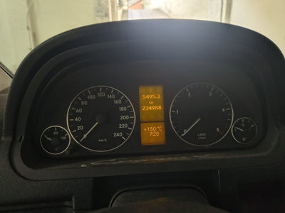 Mercedes-Benz Classe A 180 CDI Avantgarde (4)