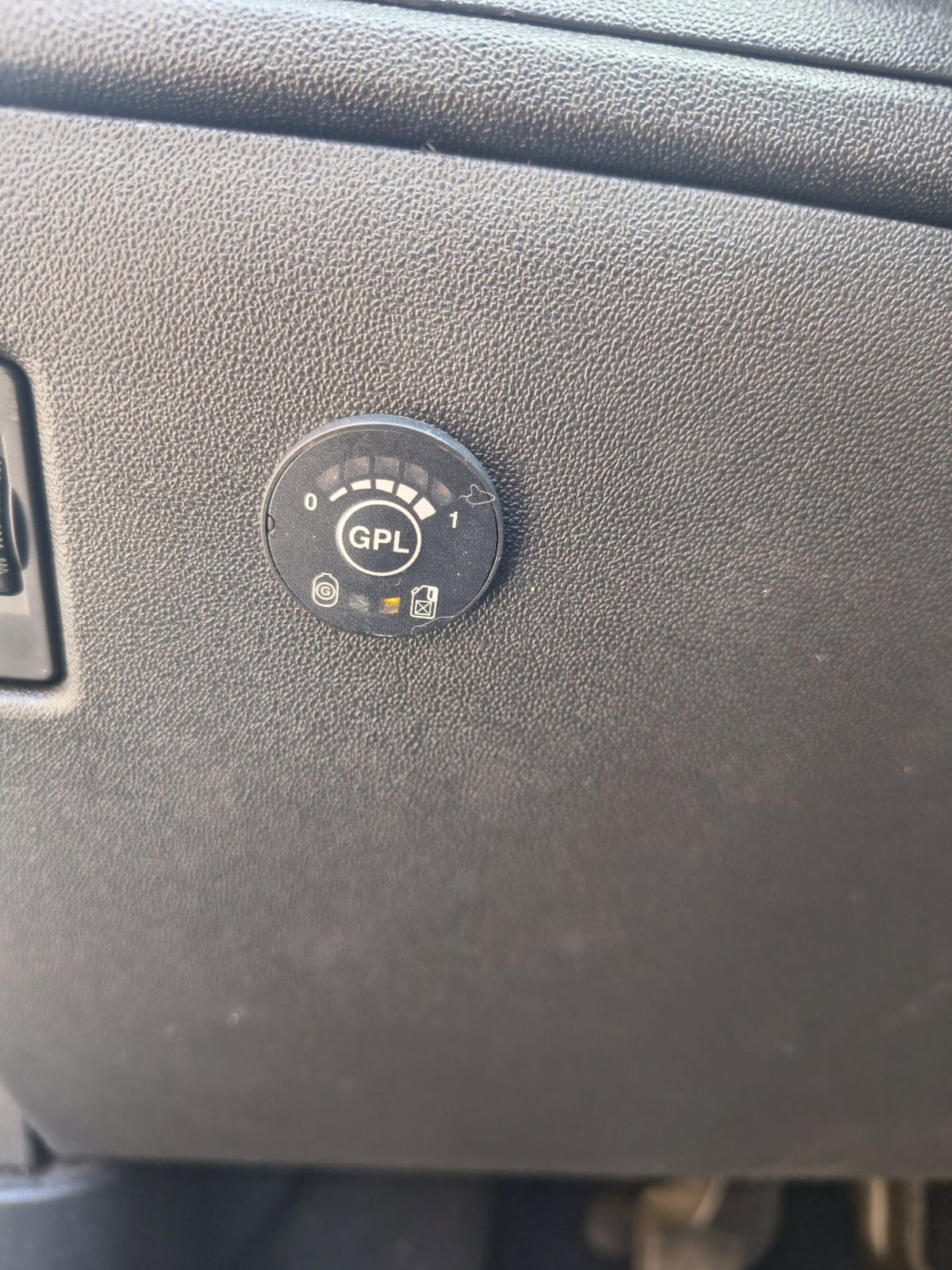 Peugeot 208 VTi 95 CV 5p. GPL Access (11)