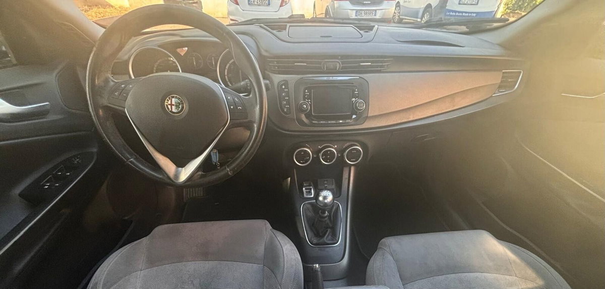 Alfa Romeo Giulietta 1.6 JTDm-2 Exclusive (11)