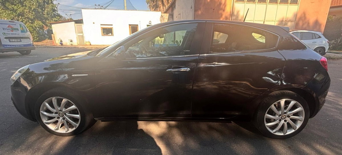 Alfa Romeo Giulietta 1.6 JTDm-2 Exclusive (7)