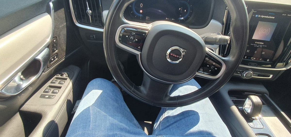 Volvo V90 B4 (d) AWD Geartronic Momentum Business Pro (18)
