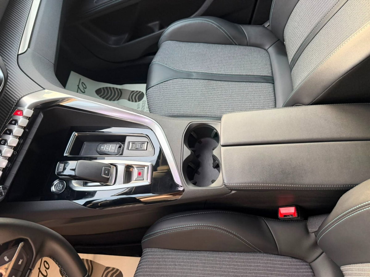 Peugeot 3008 BlueHDi 130 S&S EAT8 Allure Pack (10)