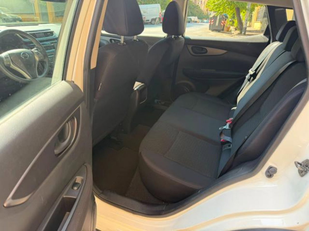 Nissan Qashqai 1.5 dCi Visia (7)