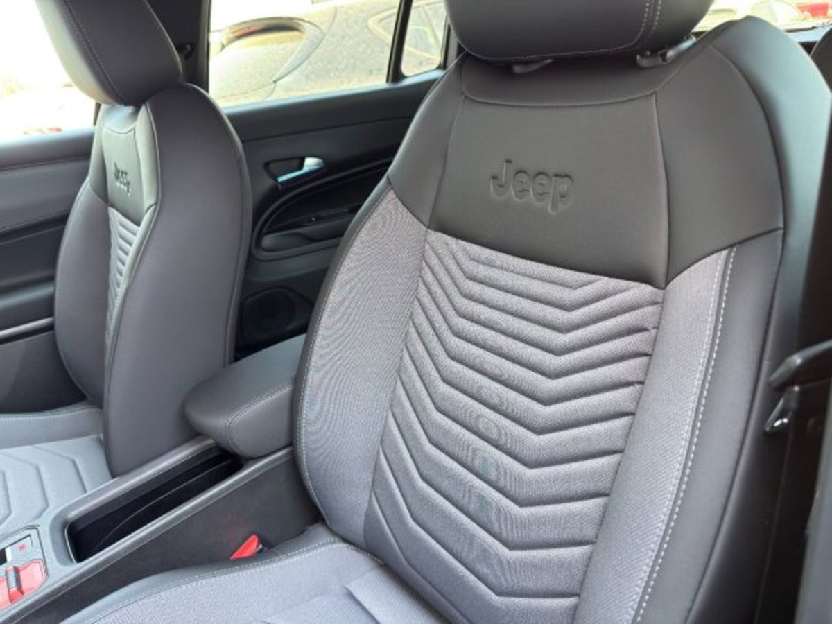 Jeep Avenger 1.2 turbo e-hybrid mhev Summit fwd 110cv edct6 (11)