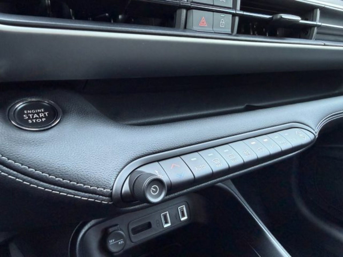 Jeep Avenger 1.2 turbo Summit fwd 100cv (16)