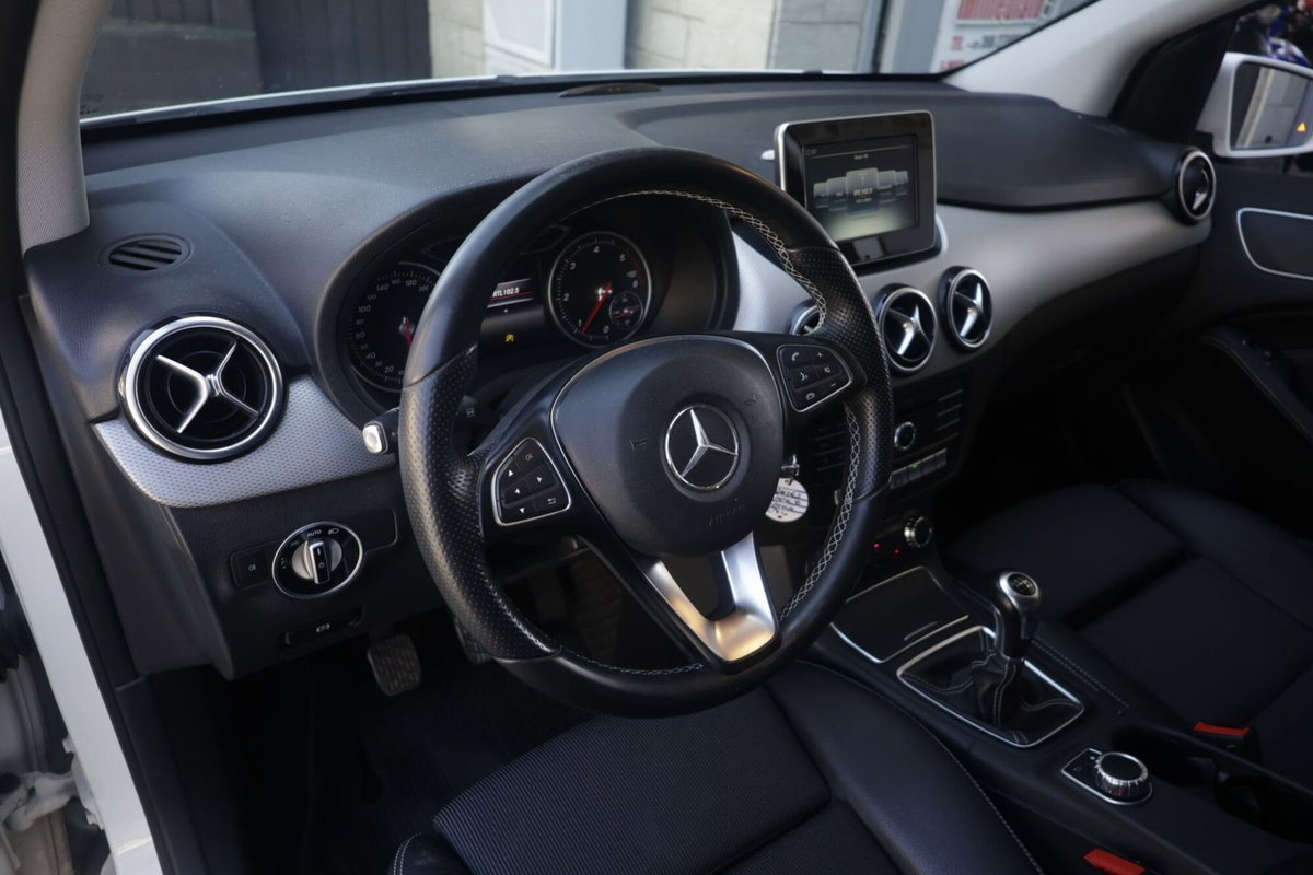 Mercedes-Benz Classe B 180 d Sport (13)