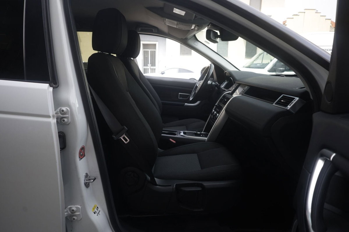 Land Rover Discovery Sport 2.0 TD4 150 CV Pure (11)