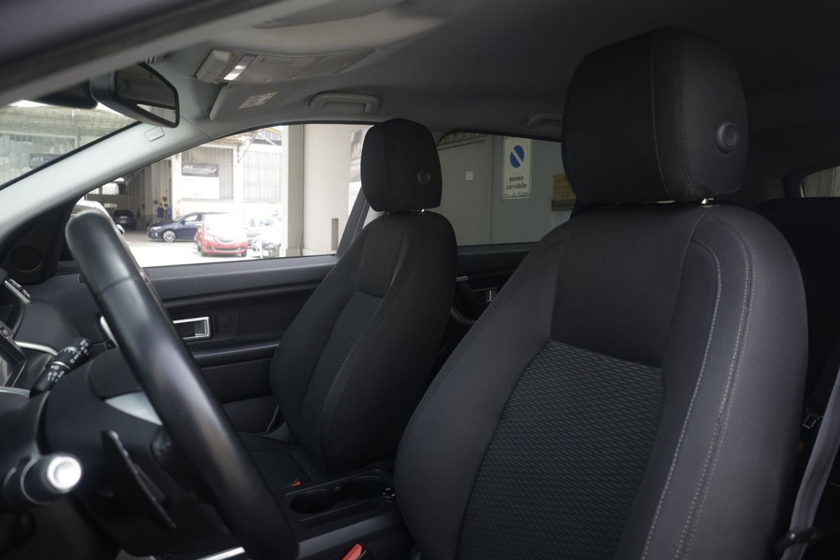 Land Rover Discovery Sport 2.0 TD4 150 CV Pure (17)