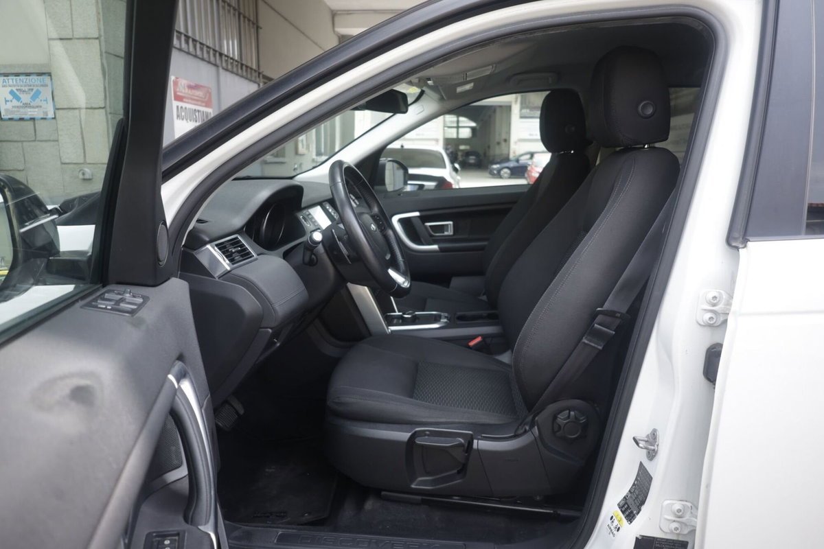 Land Rover Discovery Sport 2.0 TD4 150 CV Pure (18)