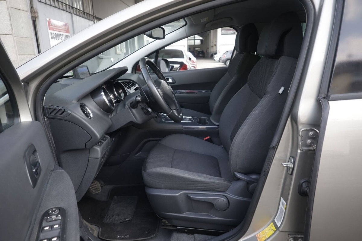Peugeot 3008 1.6 e-HDi 115CV ETG6 Stop&Start Allure (18)