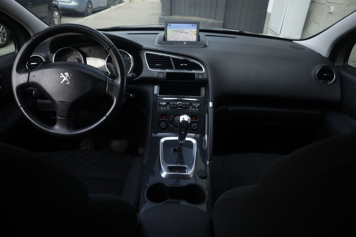 Peugeot 3008 1.6 e-HDi 115CV ETG6 Stop&Start Allure (2)
