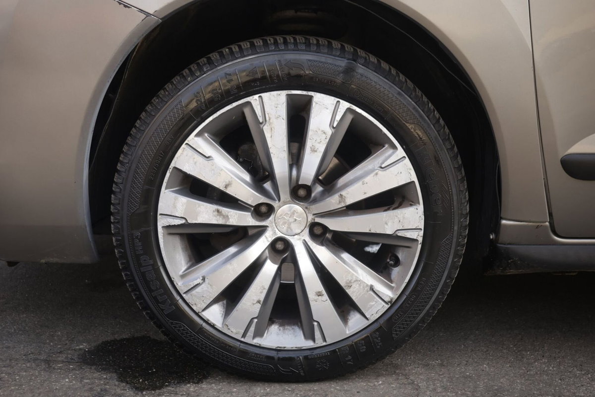 Peugeot 3008 1.6 e-HDi 115CV ETG6 Stop&Start Allure (5)