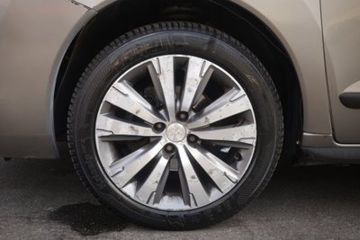Peugeot 3008 1.6 e-HDi 115CV ETG6 Stop&Start Allure (5)
