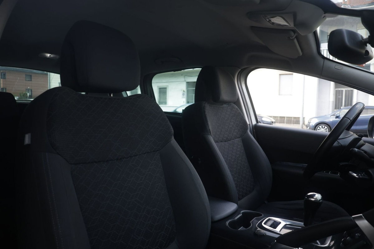 Peugeot 3008 1.6 e-HDi 115CV ETG6 Stop&Start Allure (6)