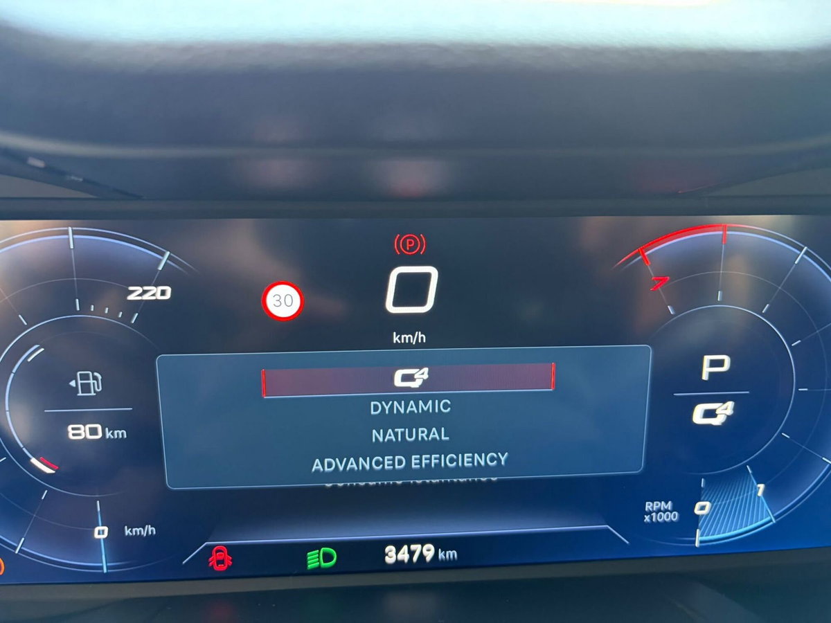 Alfa Romeo Junior 1.2 ibrida Q4 Intensa 145cv edct6 (14)