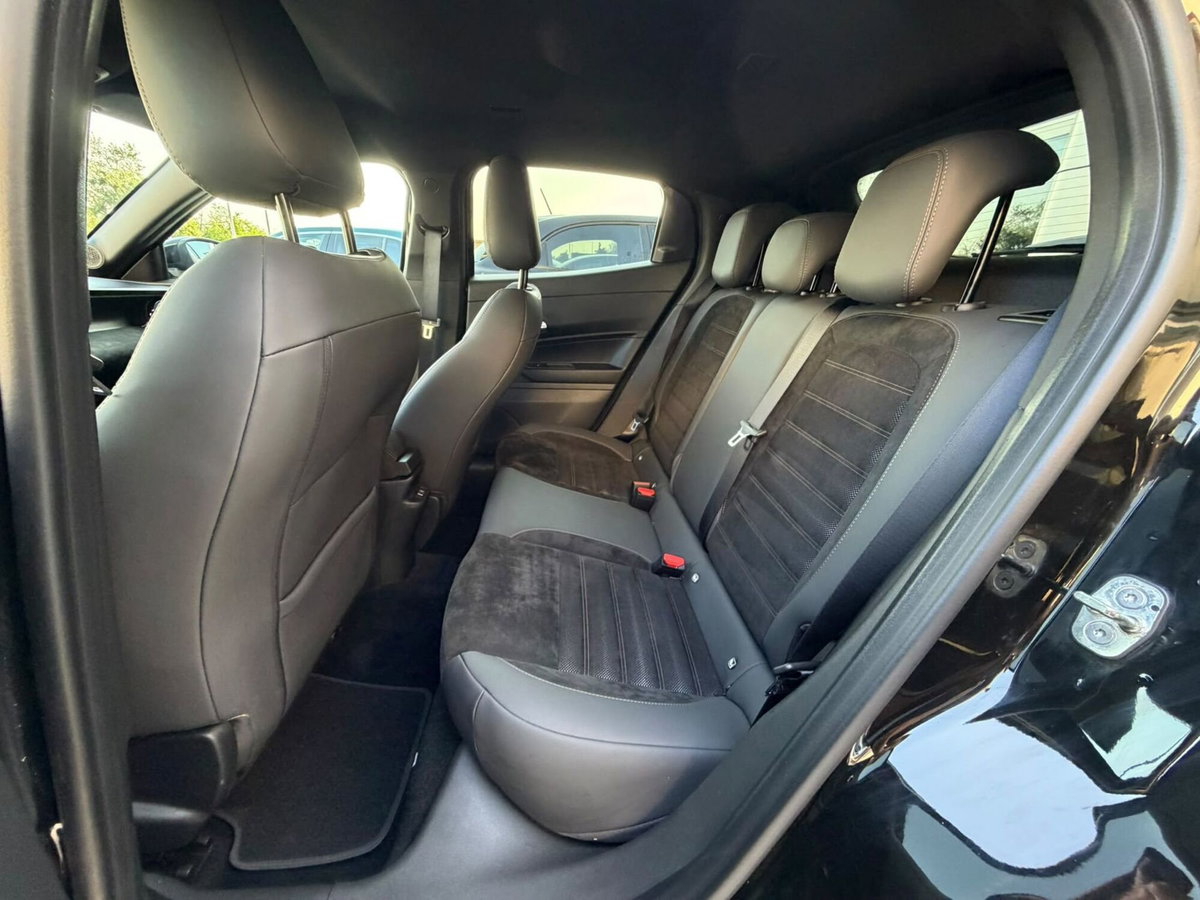 Alfa Romeo Junior 1.2 ibrida Q4 Intensa 145cv edct6 (15)