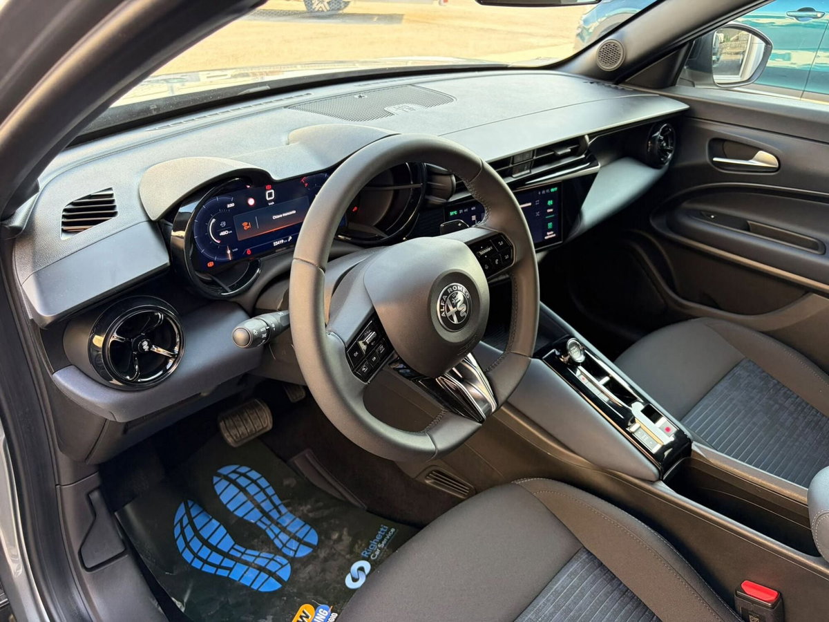 Alfa Romeo Junior 1.2 ibrida 145cv edct6 (9)