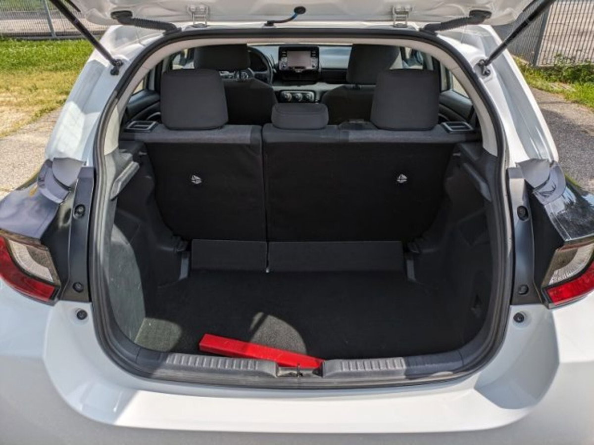 Toyota Yaris 1.0 5 porte Trend (9)